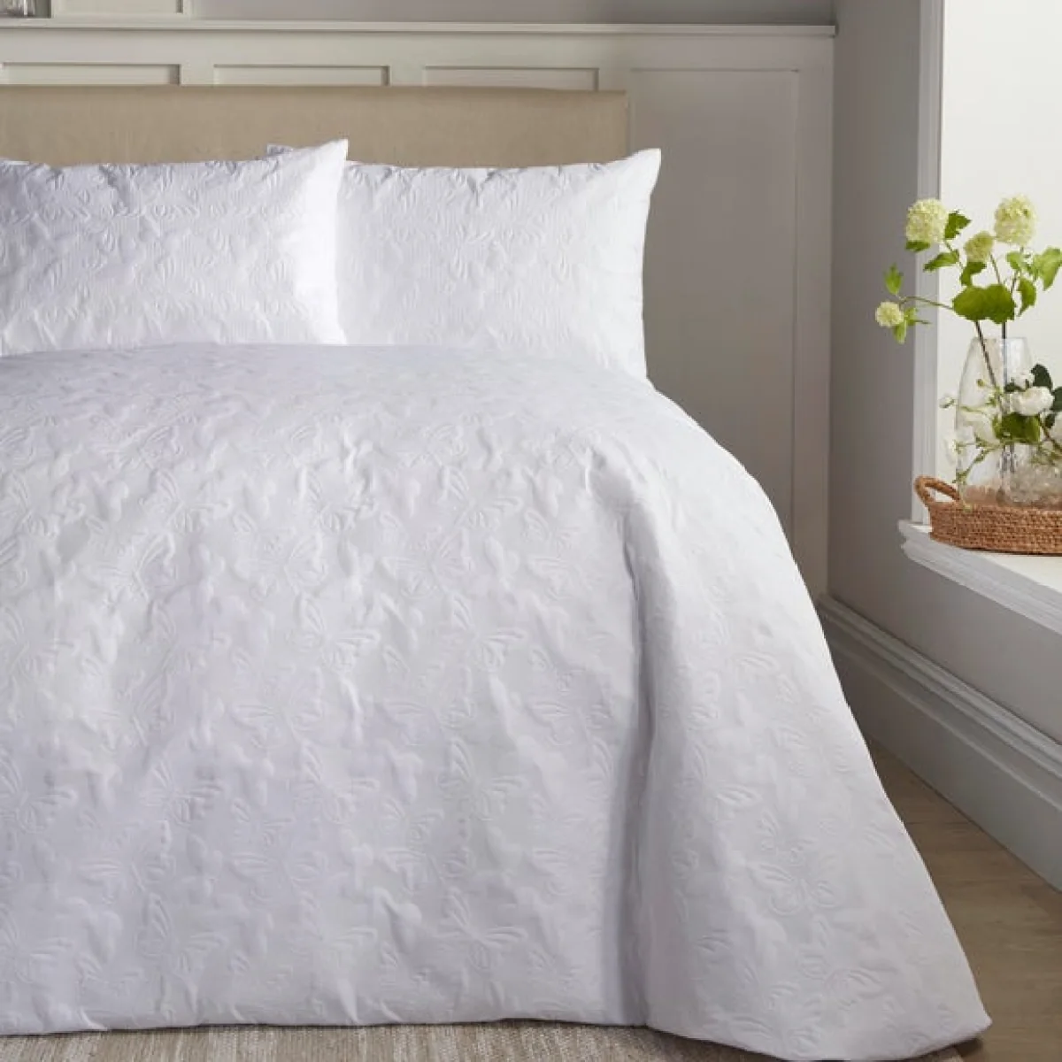 Butterfly Garden White Duvet Cover and Pillowcase Set White – image 1