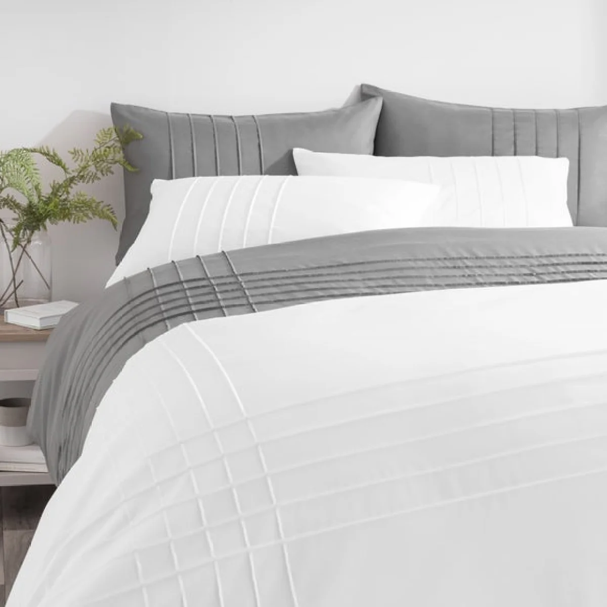 Jessa Pintuck White Duvet Cover & Pillowcase Set White – image 3