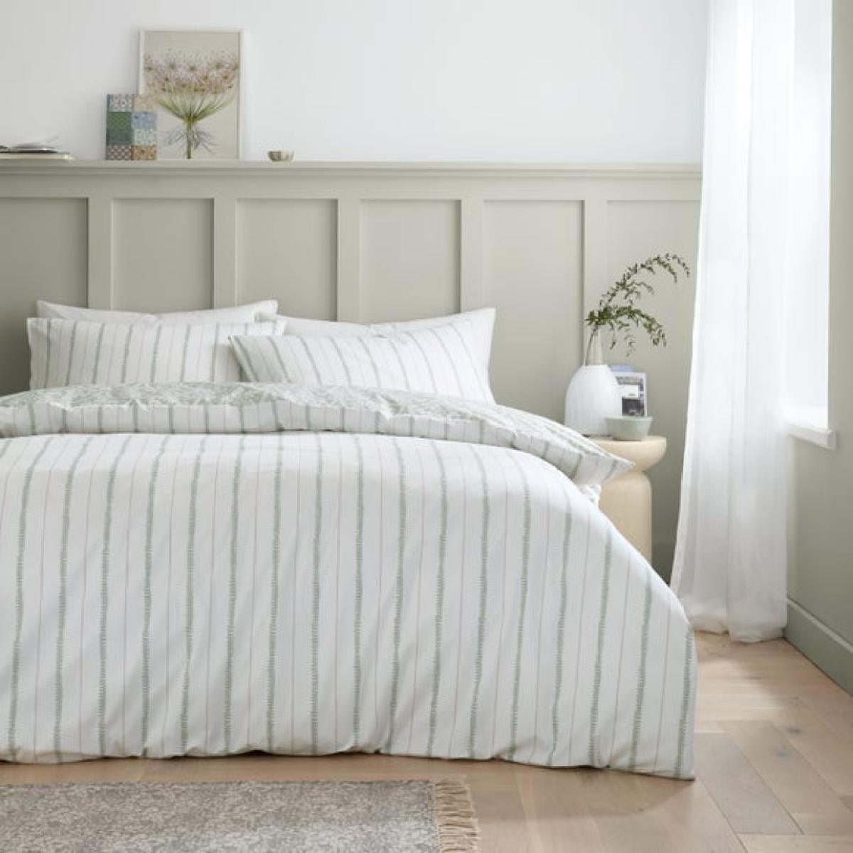 Bianca Scallop Floral Cotton Reversible Duvet Cover & Pillowcase Set – image 3