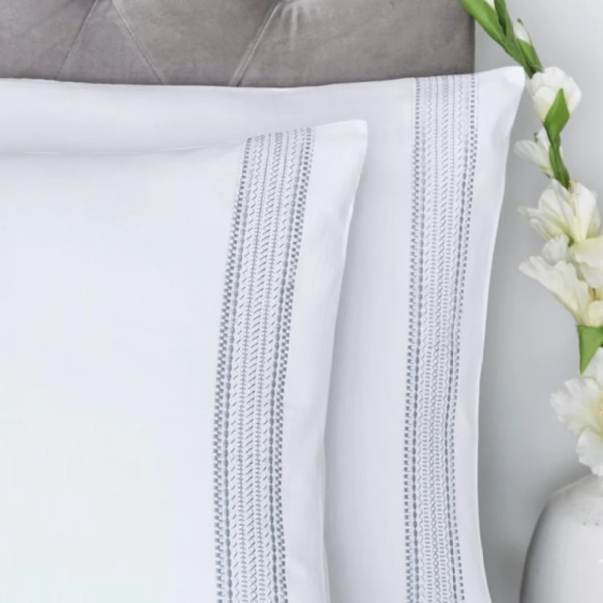 Appletree Boutique Embroidered Band 200 Thread Count Cotton Duvet Cover and Pillowcase Set White – image 2