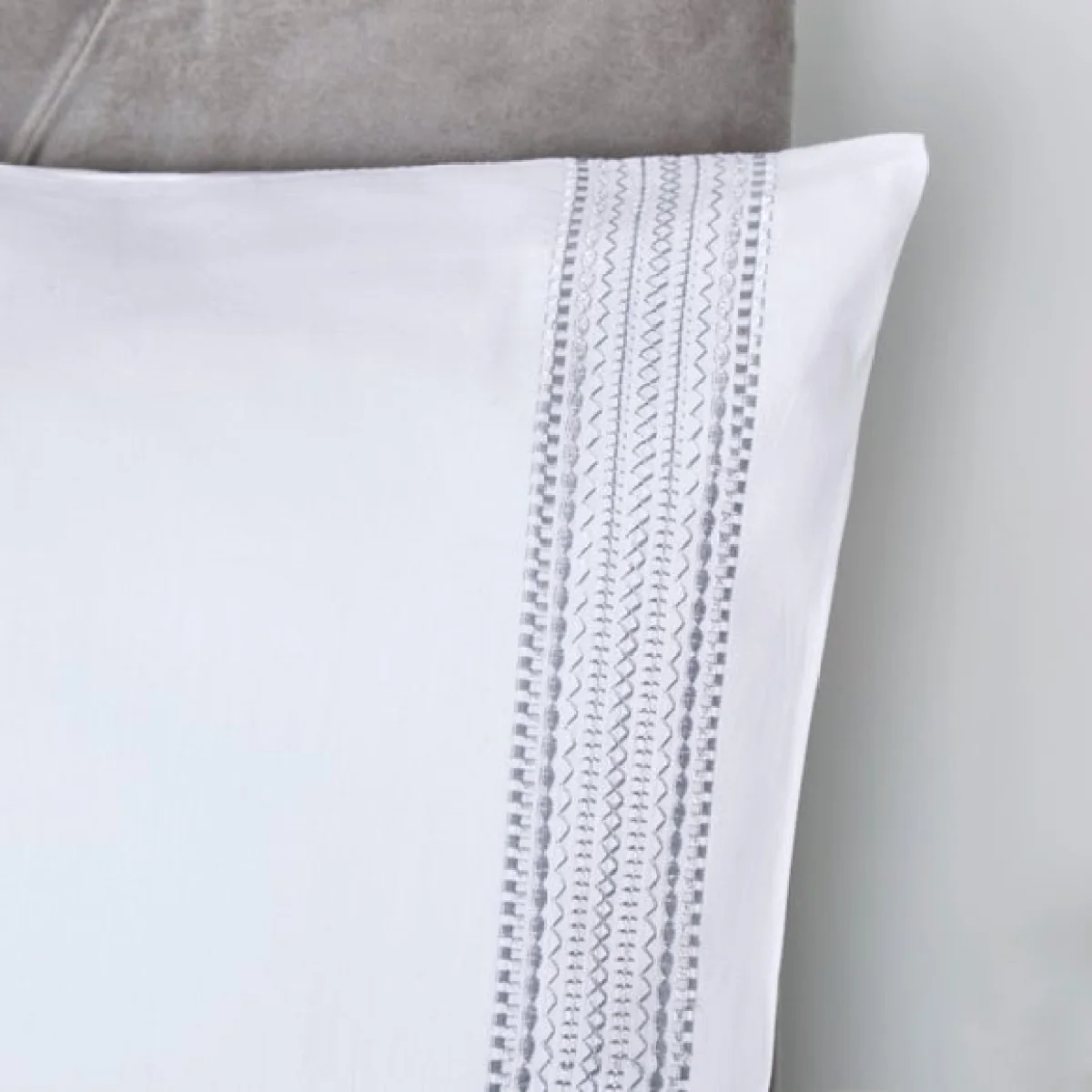 Appletree Boutique Embroidered Band 200 Thread Count Cotton Duvet Cover and Pillowcase Set White – image 3