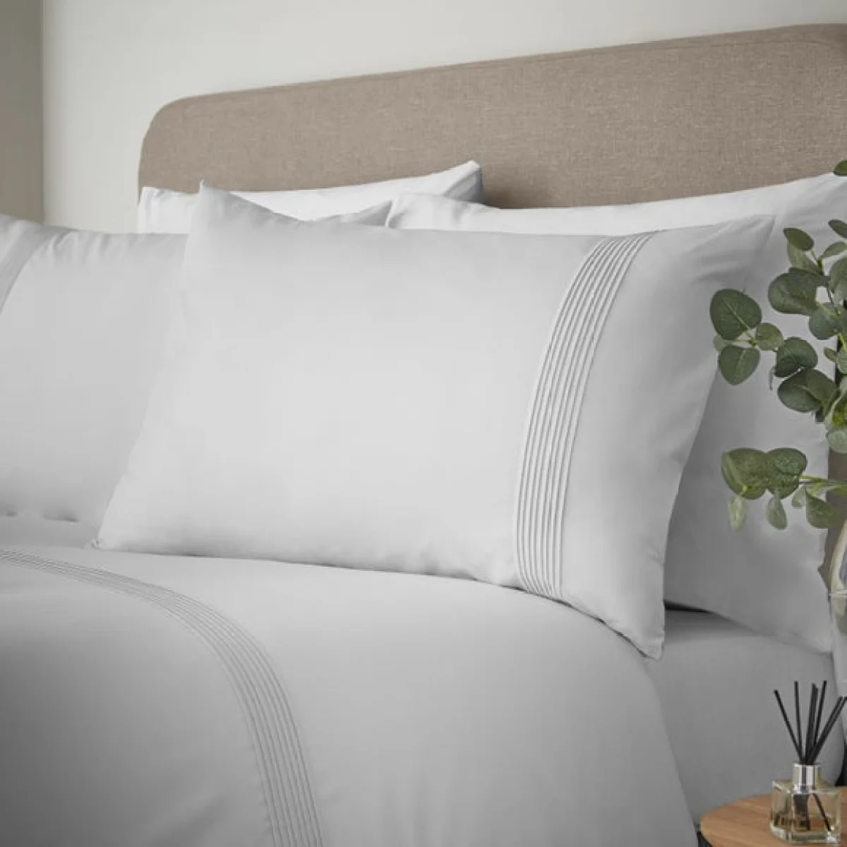 Catherine Lansfield Pintuck Easy Iron Polycotton Percale Duvet Cover & Pillowcase Set – image 3