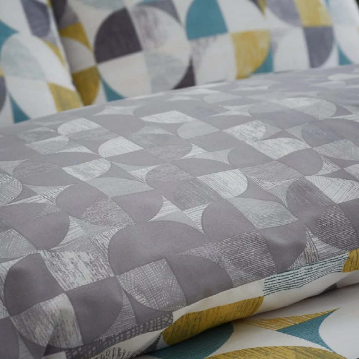 Catherine Lansfield Retro Circles Green Reversible Duvet Cover & Pillowcase Set Green – image 3