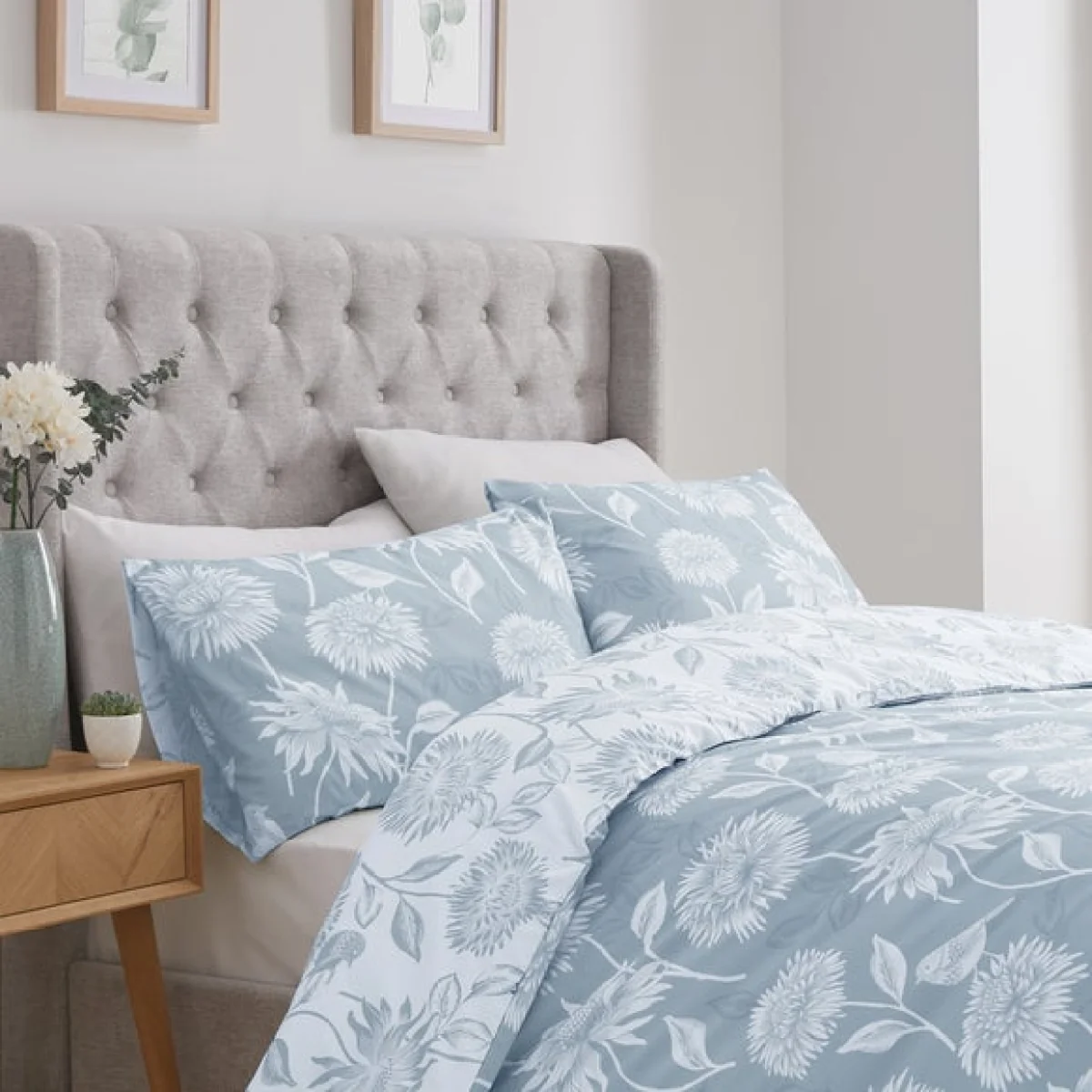 Dreams and Drapes Chrysanthemum Reversible Duvet Cover and Pillowcase Set Blue – image 2