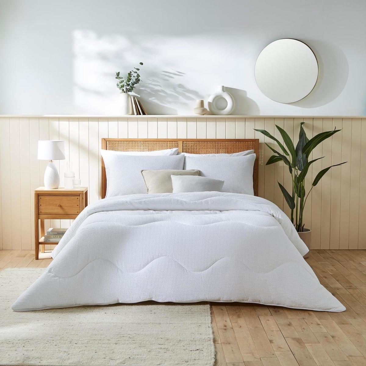 Night Lark Cotton Waffle White 4.5 Tog Duvet Set - King Size – image 1