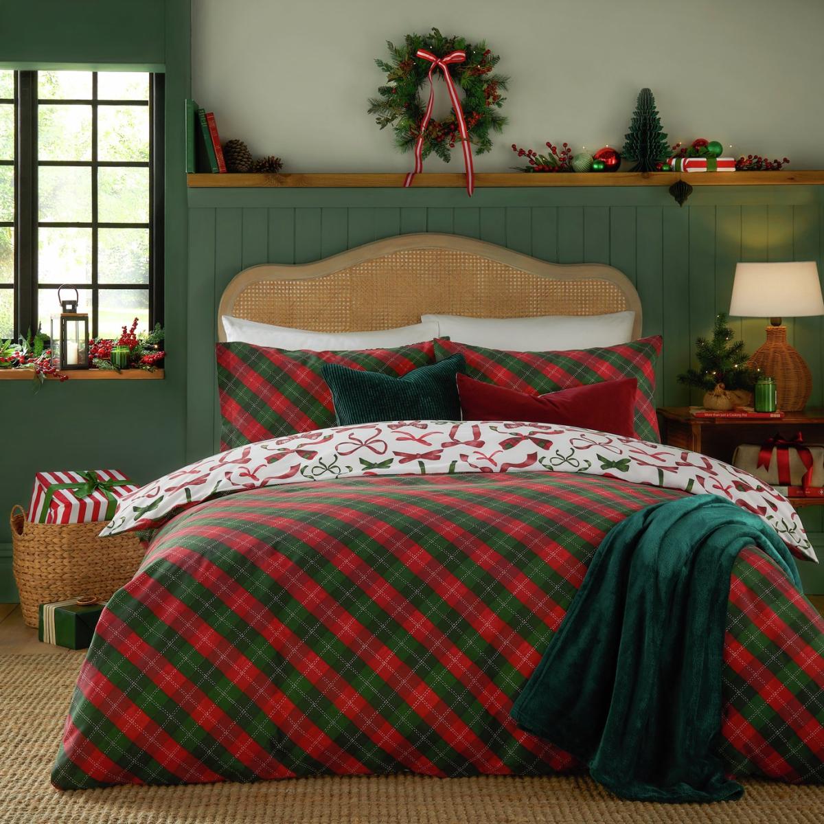 furn Nathalie Festive Bows Berry White Bedding Set - Double – image 2