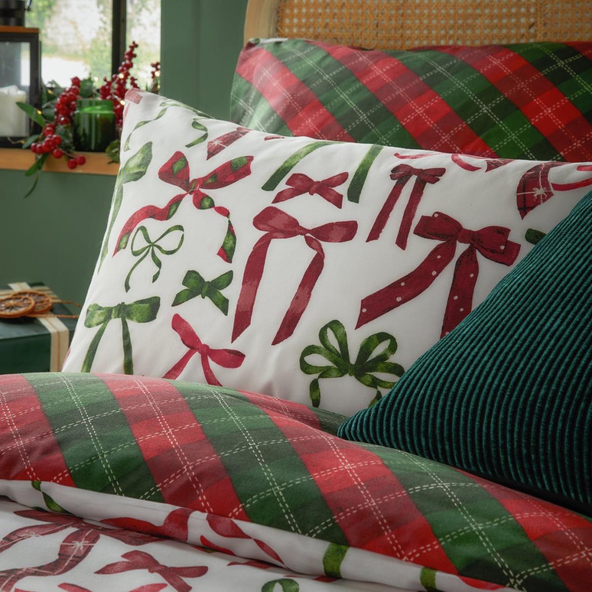 furn Nathalie Festive Bows Berry White Bedding Set - Double – image 3