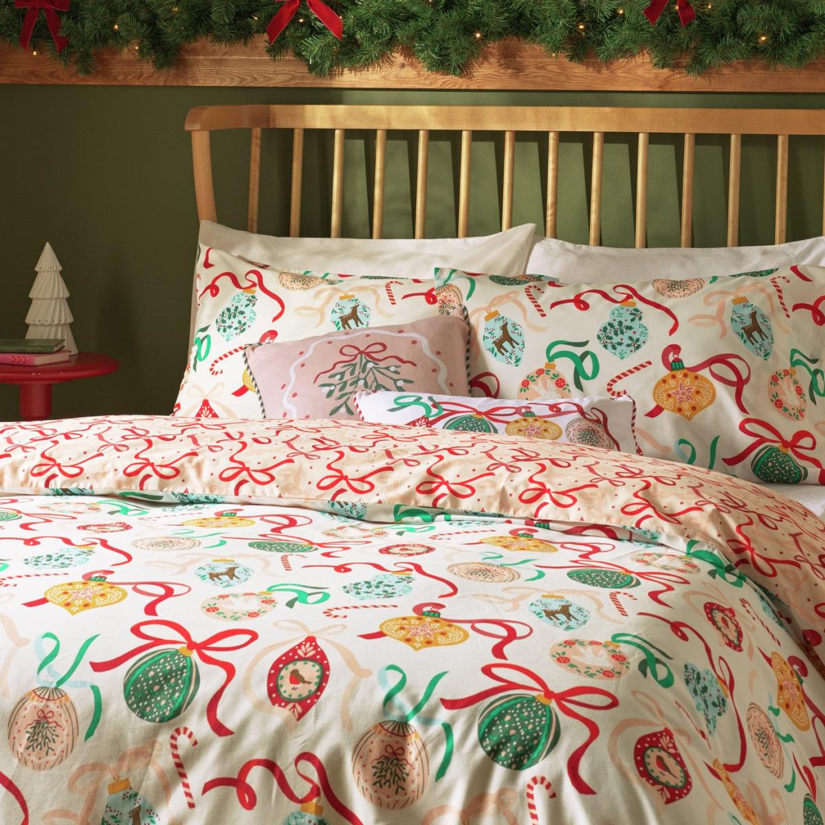 Argos Home Baubles and Bows Bedding Set - Single – image 1