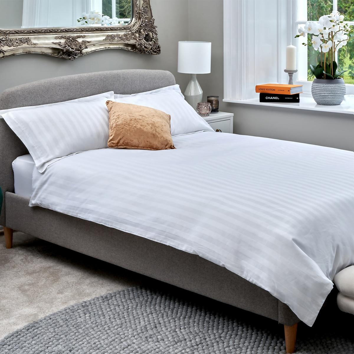 The Willow Manor Egyptian Cotton Sateen 300 Thread Count Super King Duvet Set Woven Stripe - Glacier White – image 2