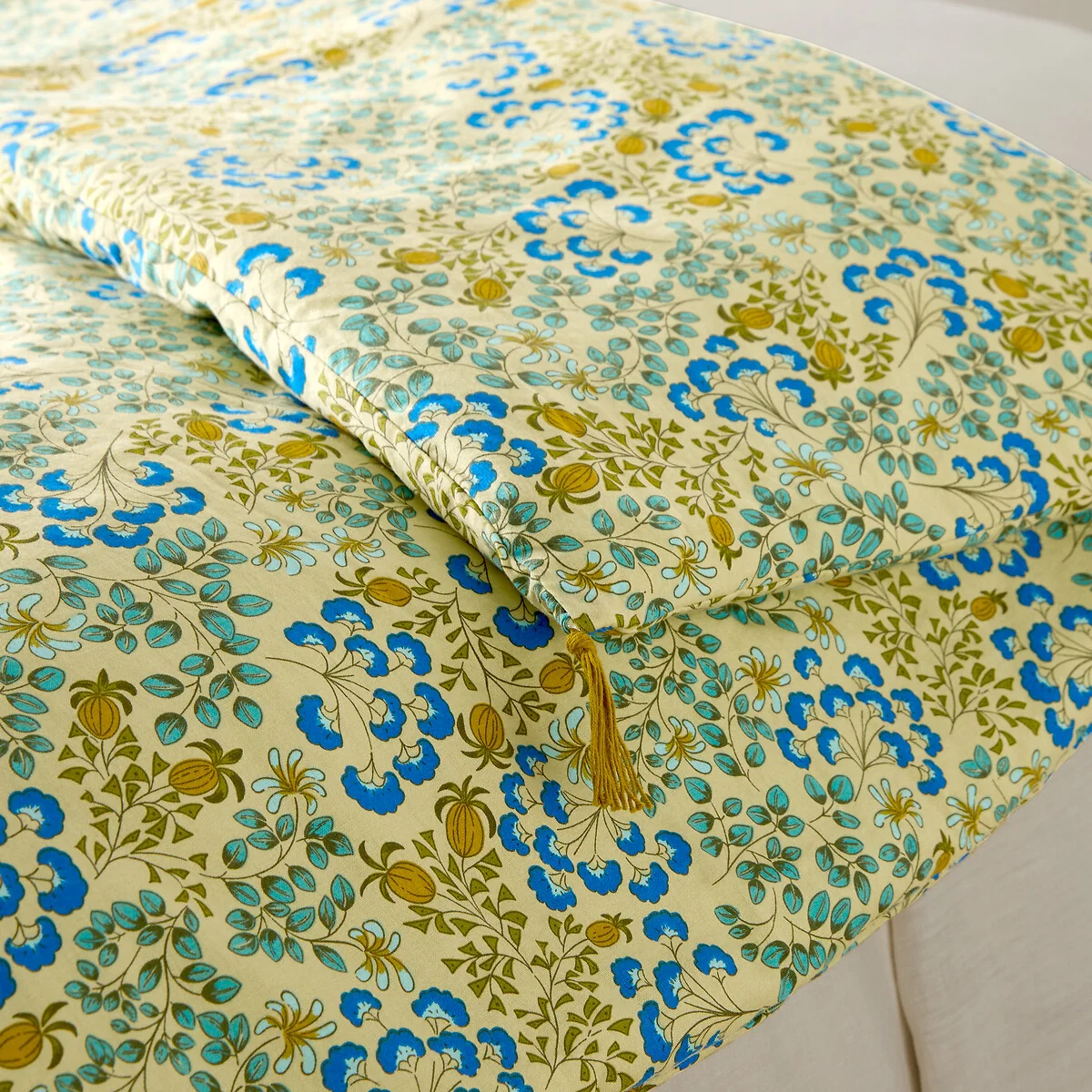 Hanoi Floral Print Washed Cotton Quilted Quilt – image 4