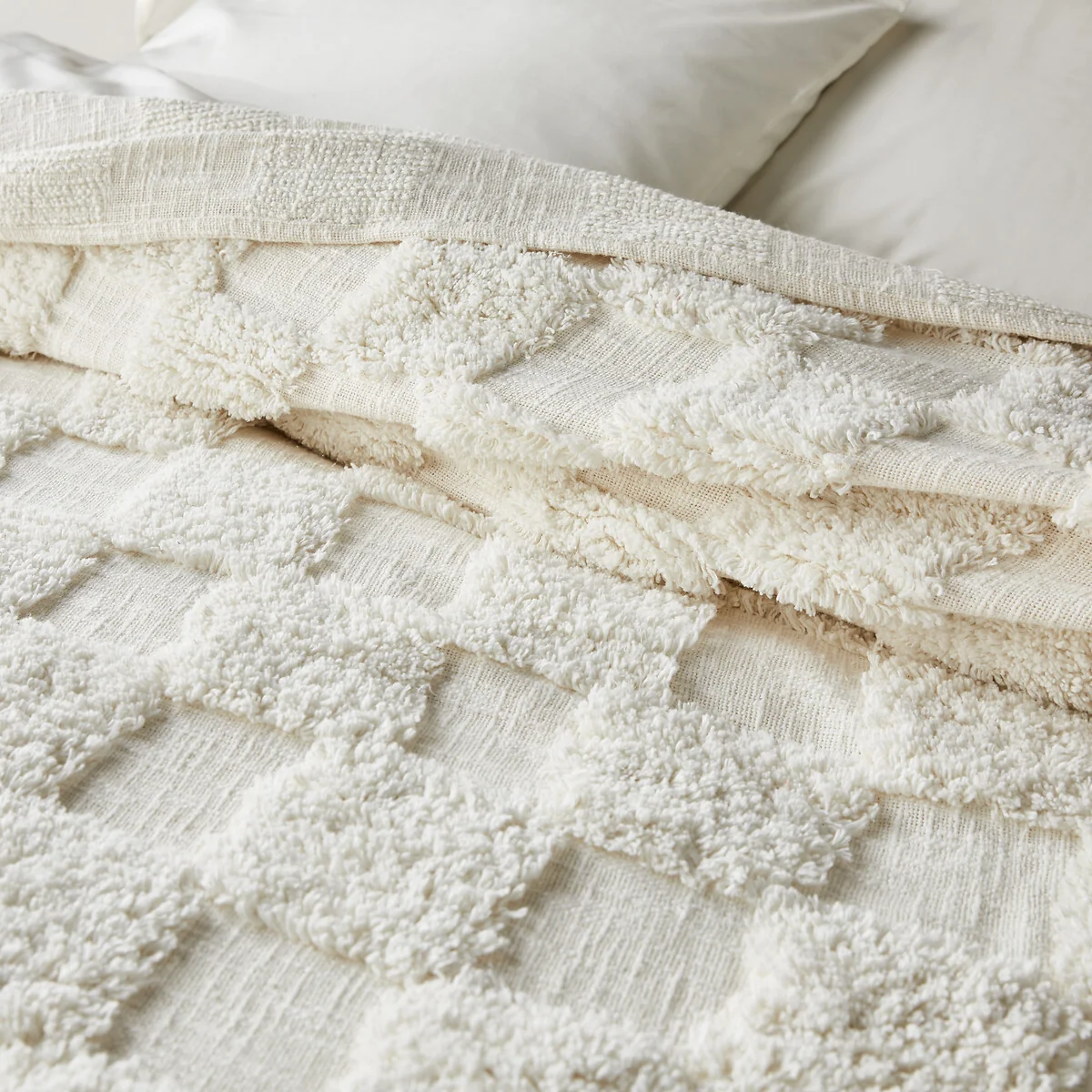Renzo Checkerboard Tufted Cotton Quilt – image 2