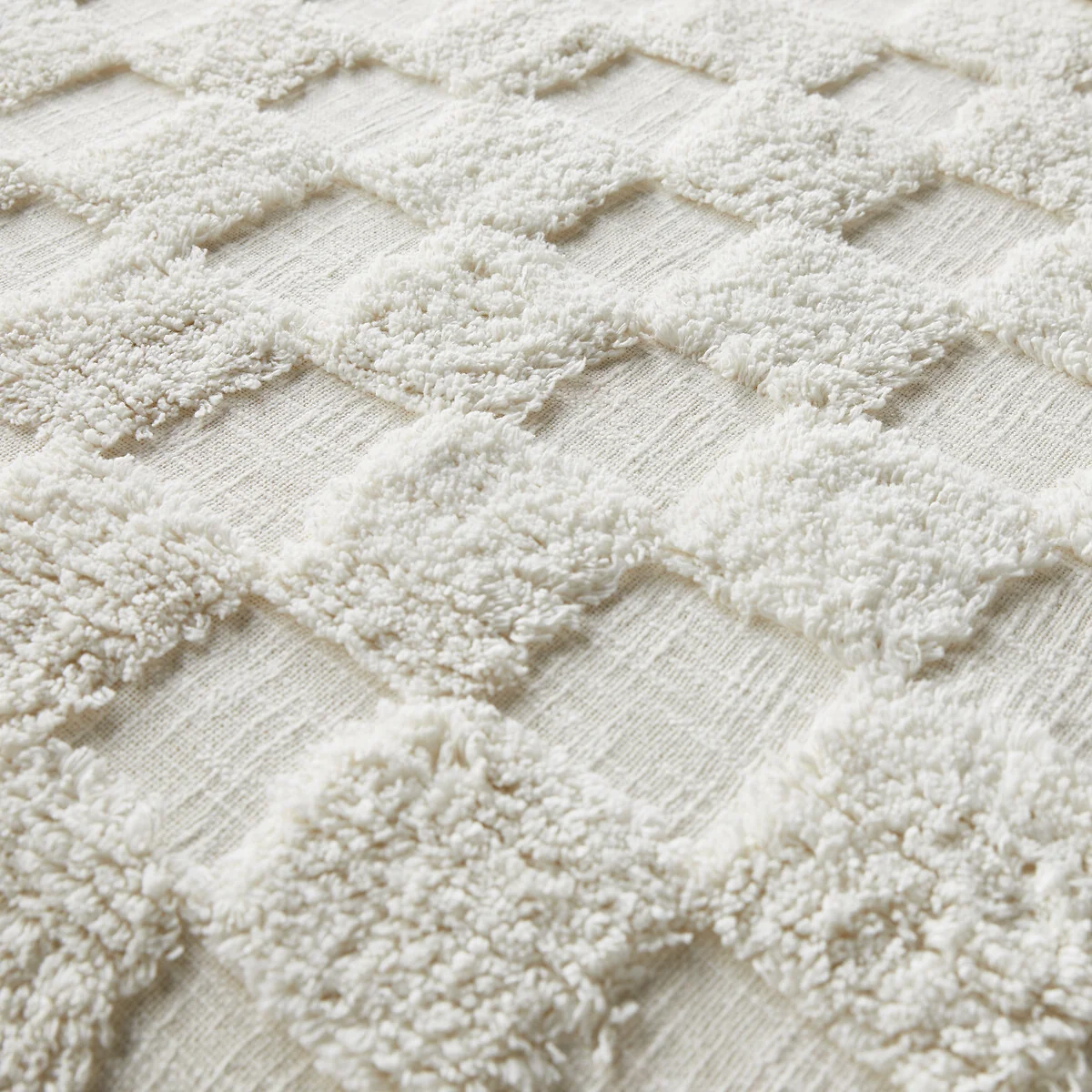 Renzo Checkerboard Tufted Cotton Quilt – image 3