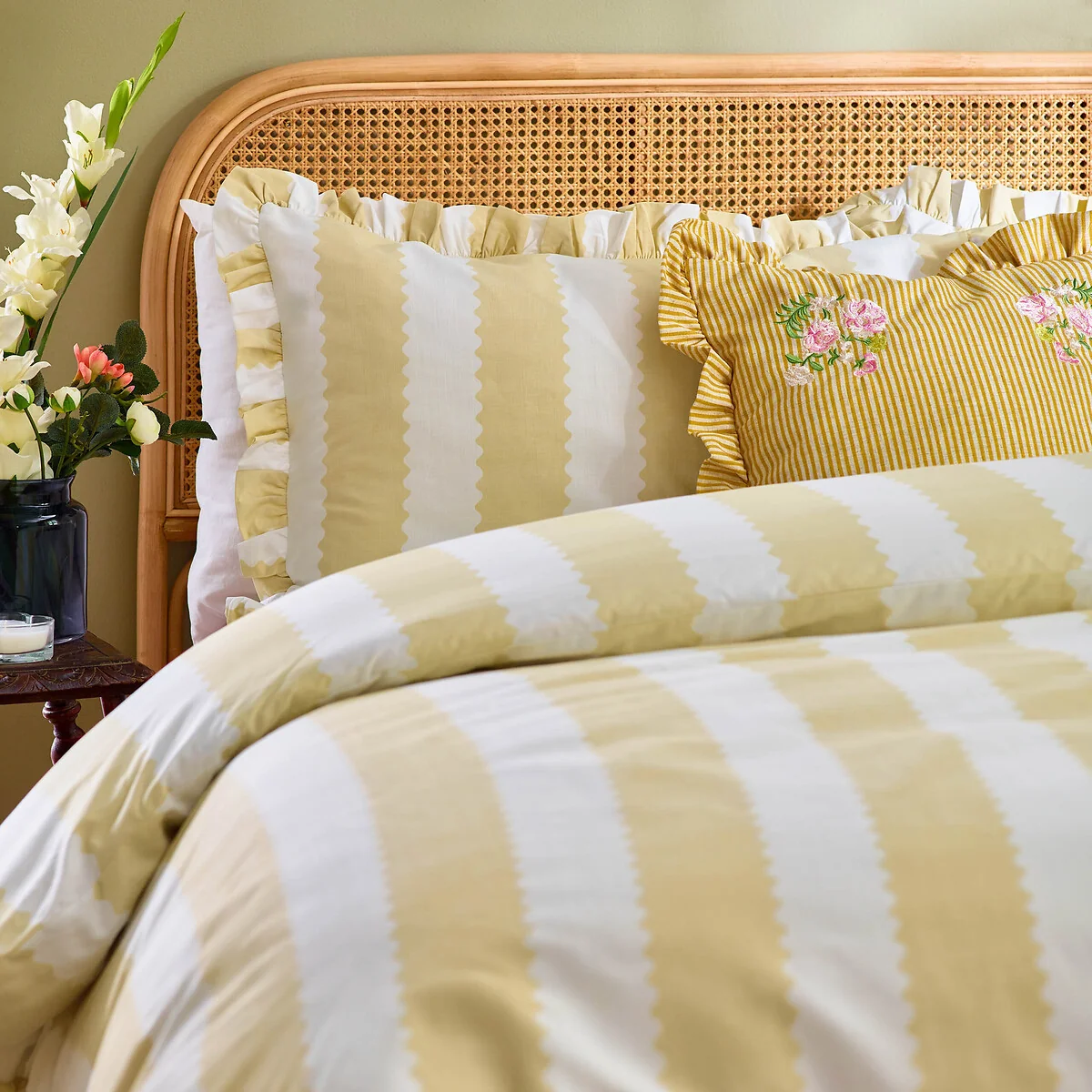 Birdie Stripe Ruffle Duvet Cover and Pillowcase Set – image 2