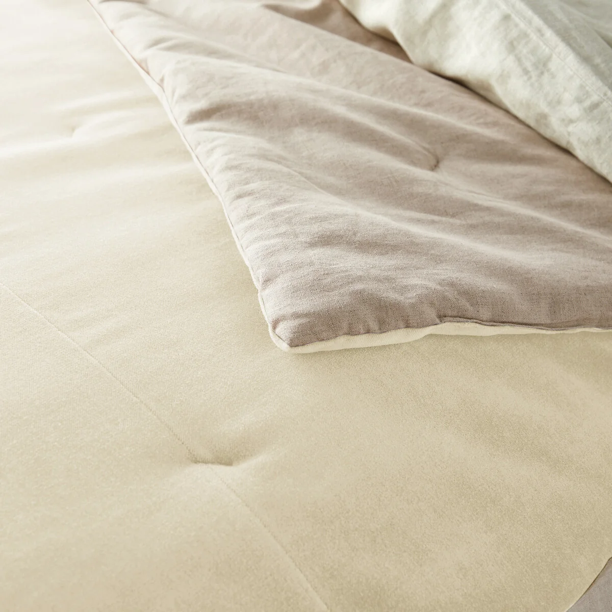 Velvet Cotton Velvet & Linen Quilt – image 3