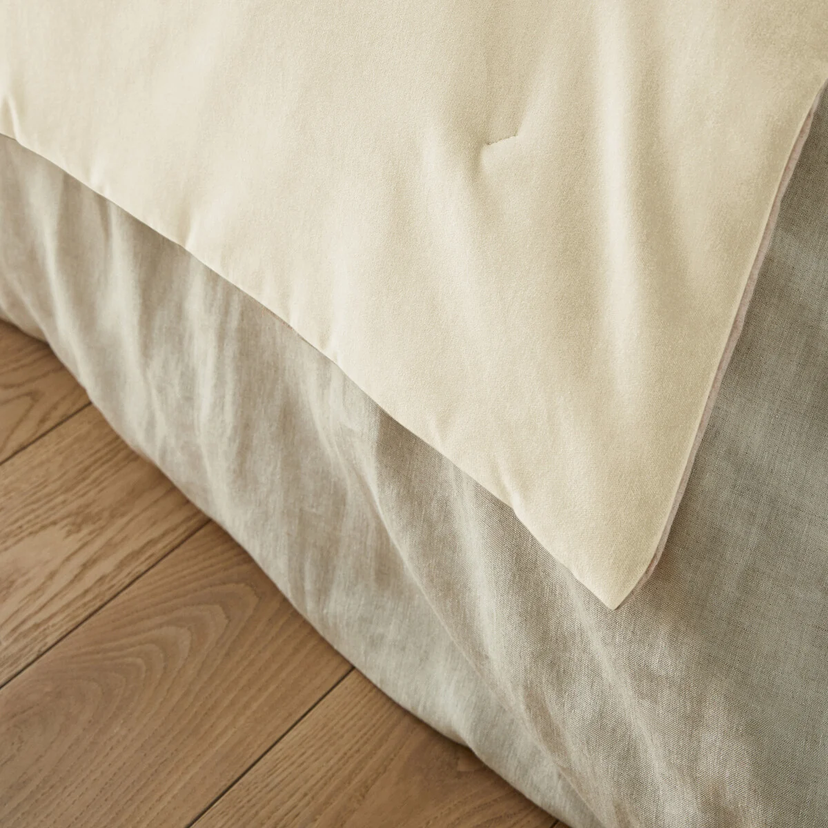 Velvet Cotton Velvet & Linen Quilt – image 4