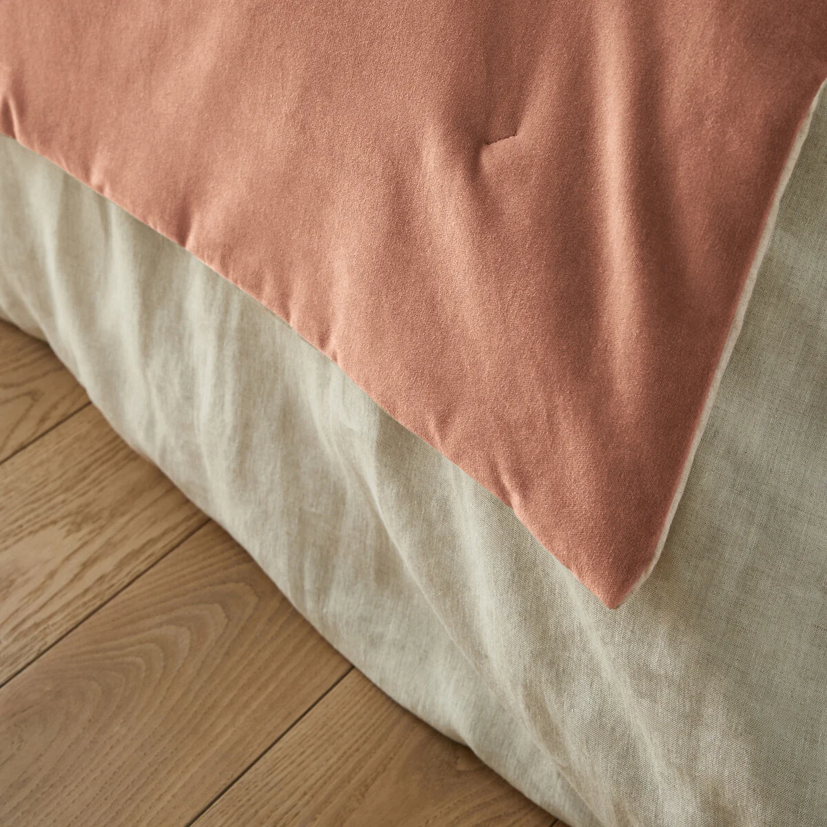 Velvet Cotton Velvet & Linen Quilt – image 4