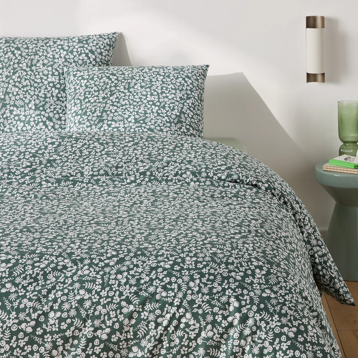 Glynis Cotton Duvet Set with Square Pillowcase – image 1