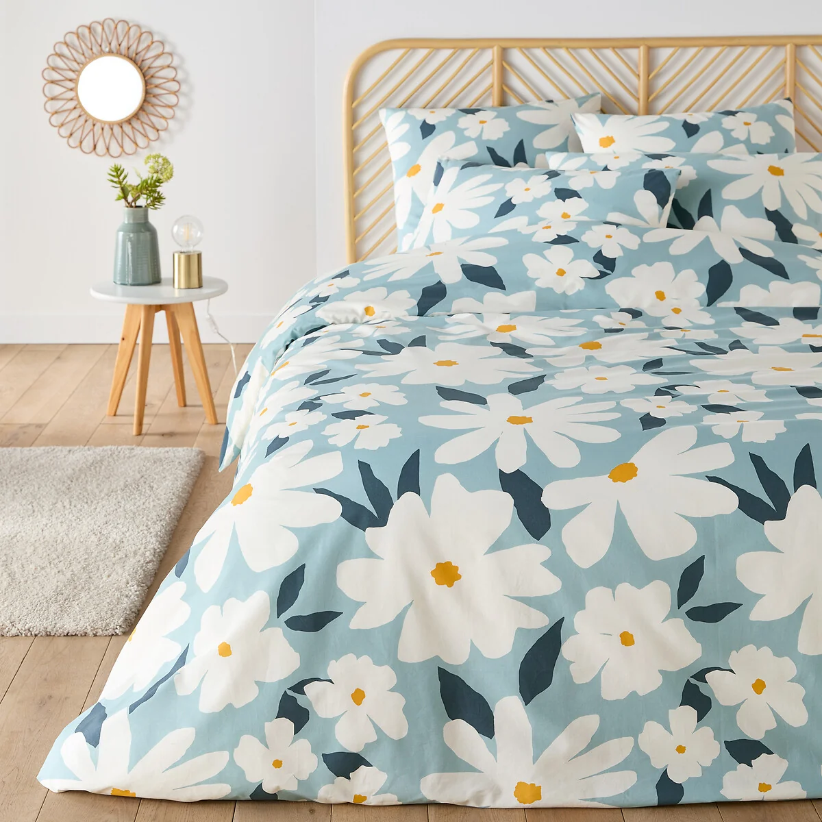 Chandra Cotton Bed Set with Square Pillowcase – image 1