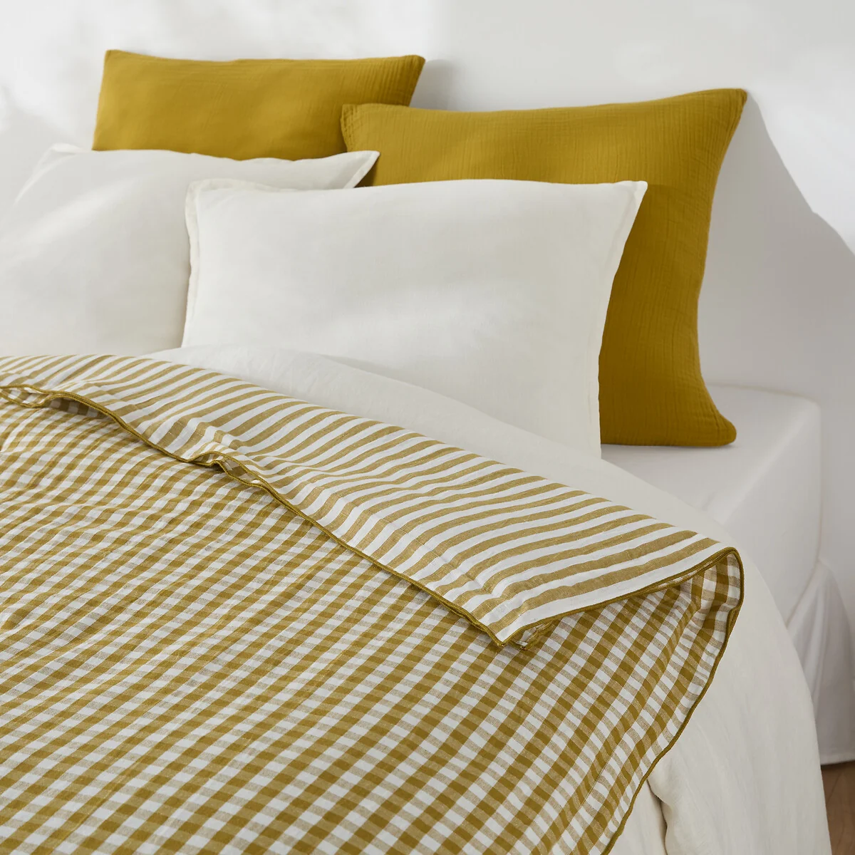 Cottage Quilted Quilt in Woven and Dyed Cotton/Linen – image 3