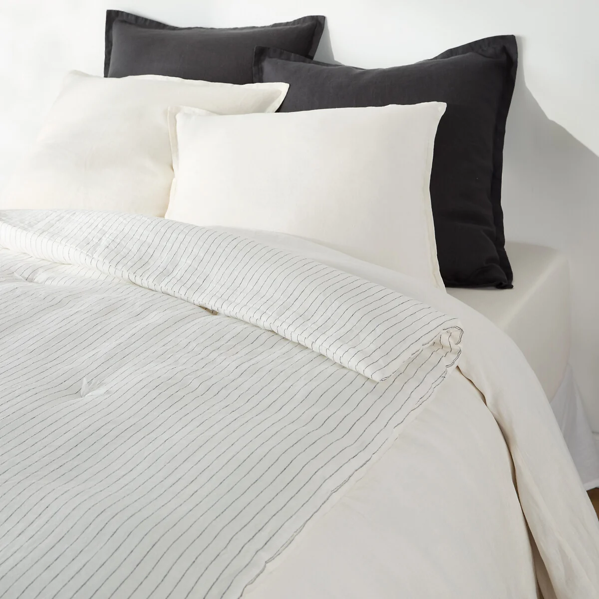 Abella Quilted Quilt in Striped Washed Linen – image 2