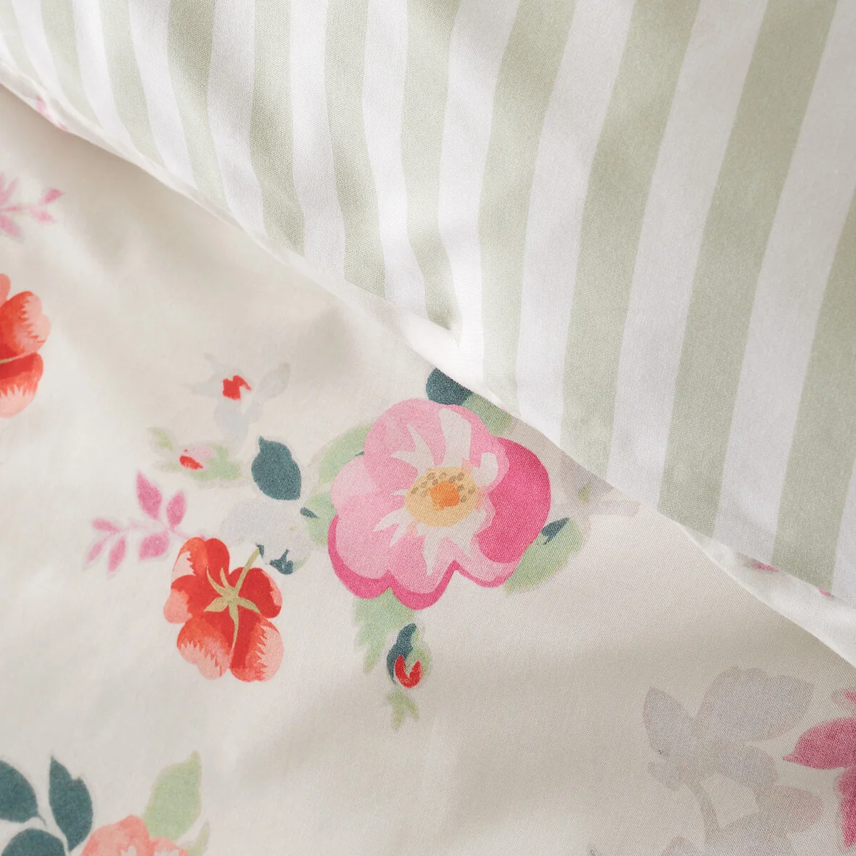 Floral Bunches Reversible Cotton Duvet Cover And Pillowcase Set – image 4