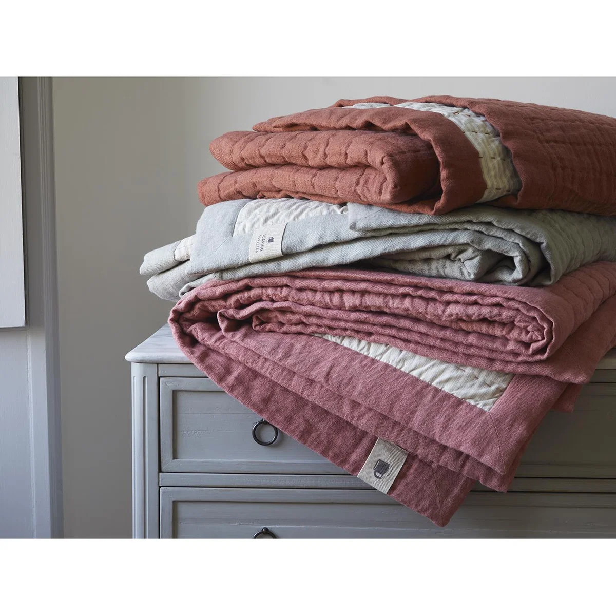 Easy Squish Linen Quilt in Grey – image 4