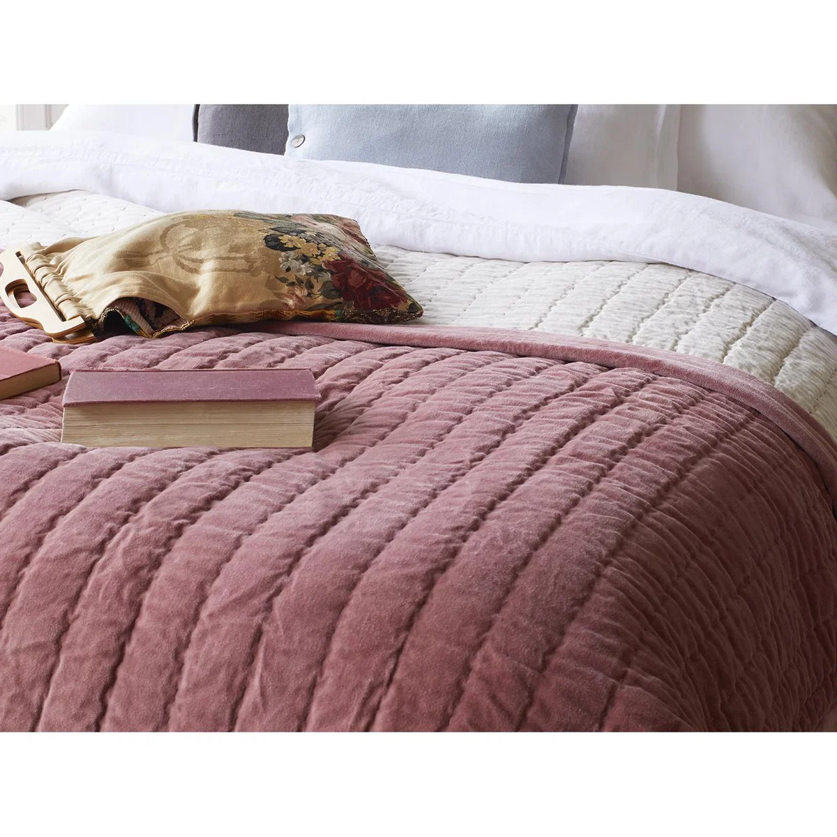 Easy Squish Velvet Quilt in Dusty Pink – image 4