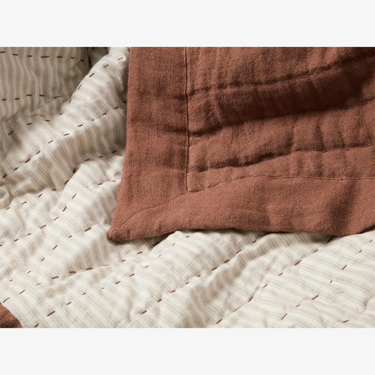 Easy Squish Linen Quilt in Terracotta – image 1