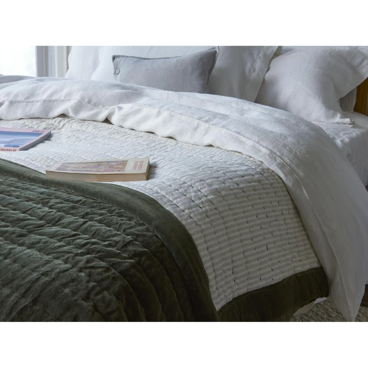 Easy Squish Velvet Quilt in Forest Green – image 4