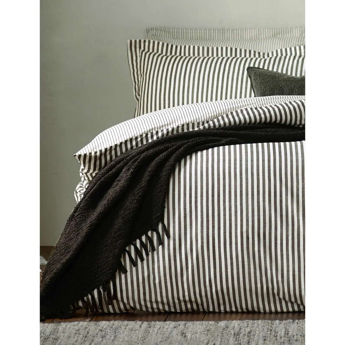 YARD Pure Cotton Hebden Stripe Bedding Set Black Mix – image 2