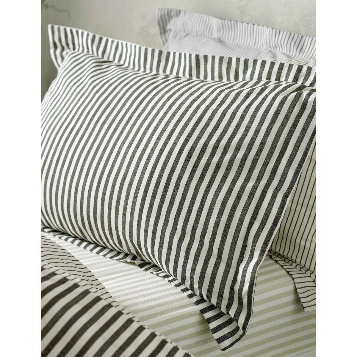 YARD Pure Cotton Hebden Stripe Bedding Set Black Mix – image 4