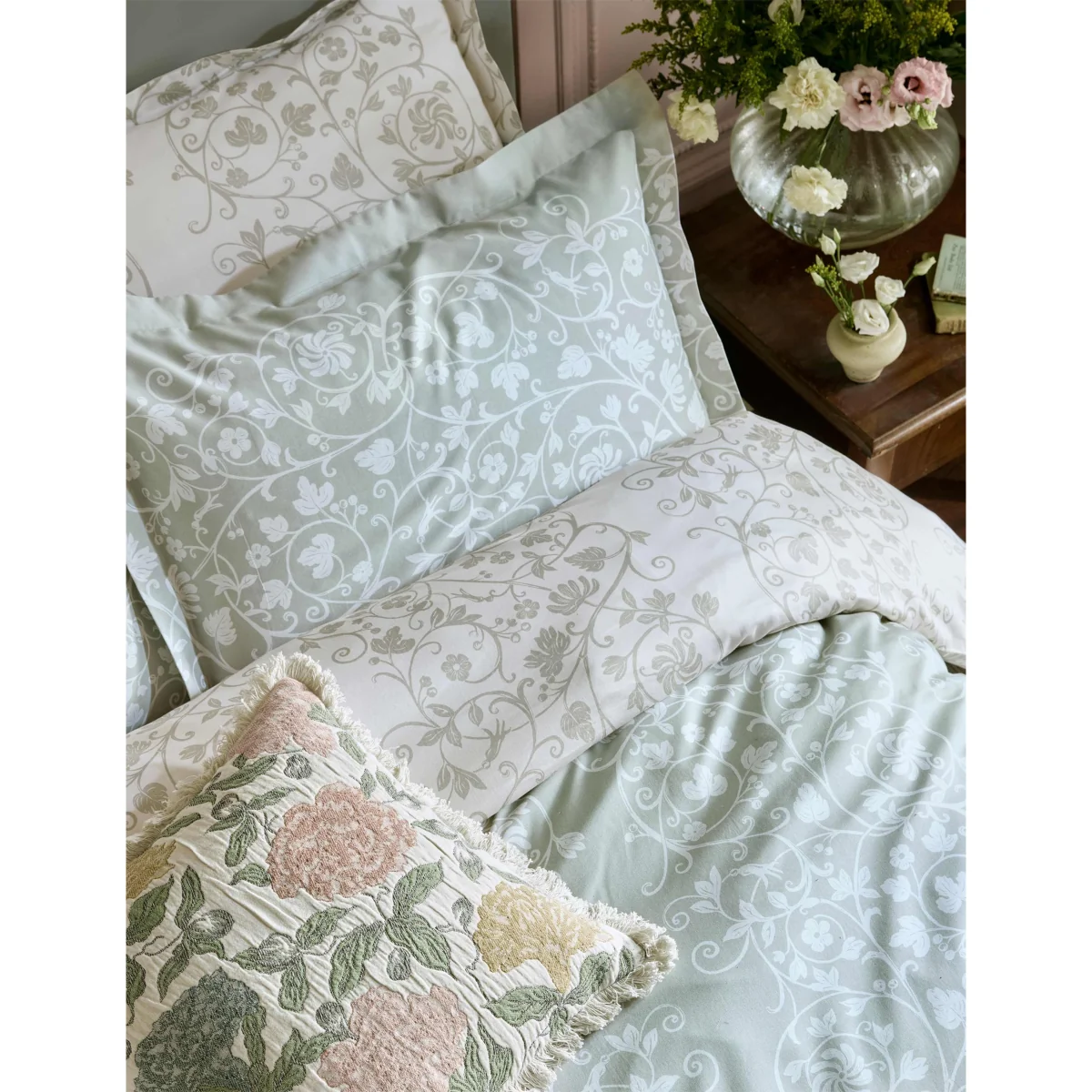 Historic Royal Palaces Pure Cotton Sateen Tudor Trail Bedding Set Light Grey Mix – image 3