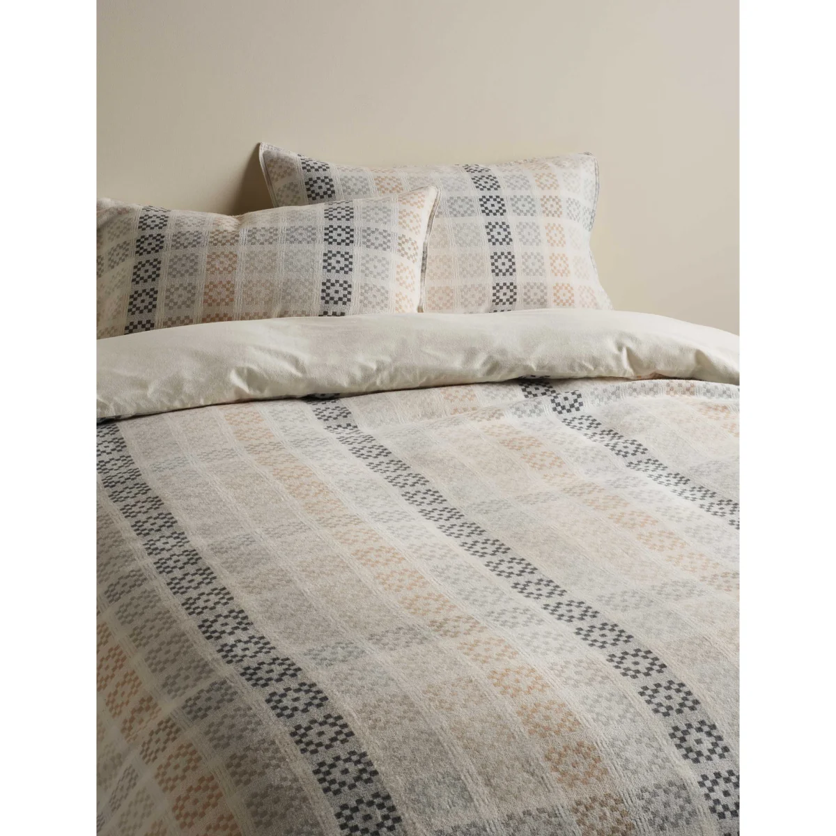 M&S Geometric Floral Jacquard Bedding Set Natural Mix – image 2