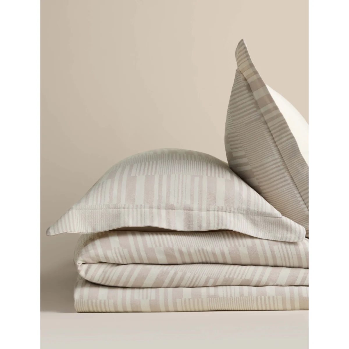M&S Rectangular Geometric Jacquard Bedding Set Dove – image 2