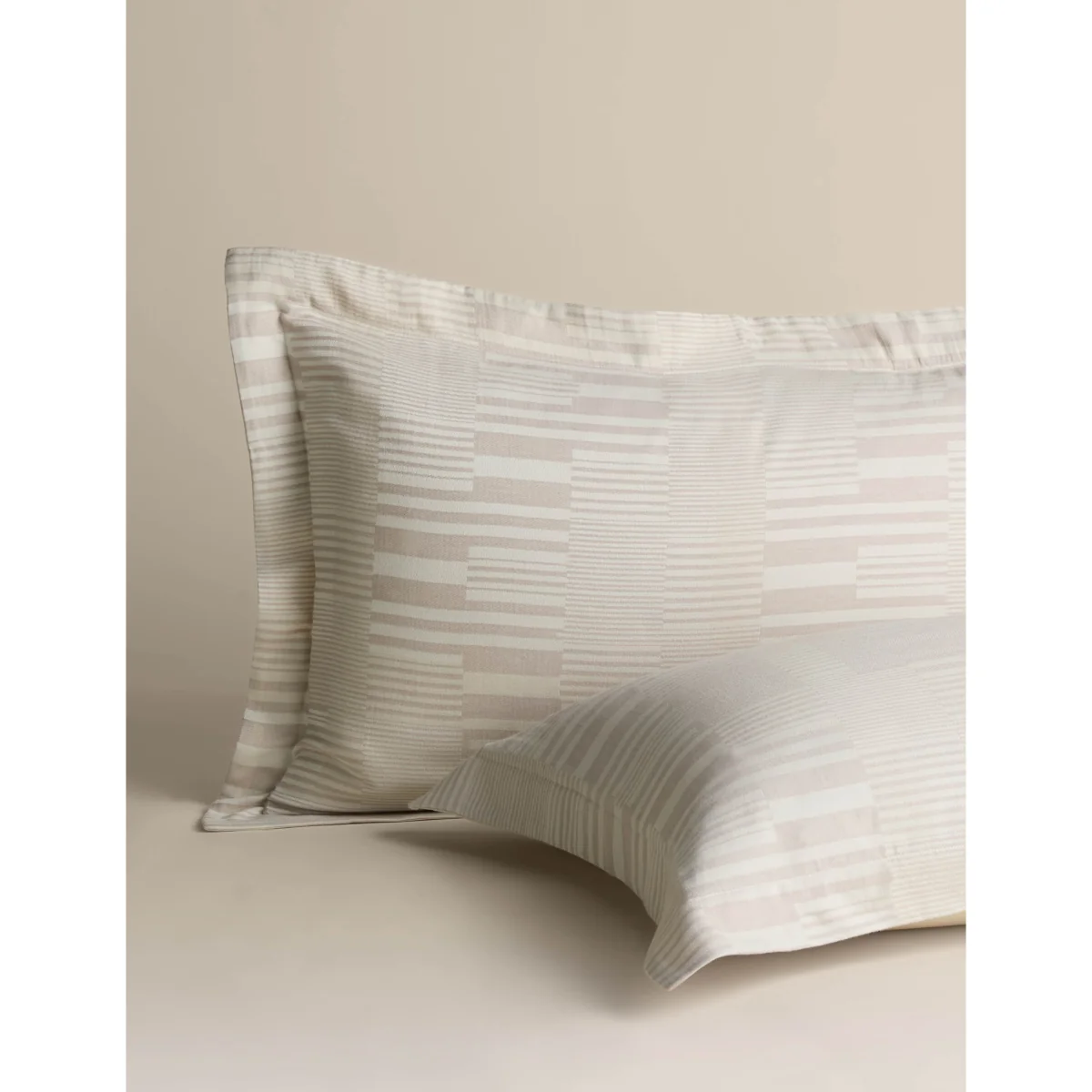 M&S Rectangular Geometric Jacquard Bedding Set Dove – image 3