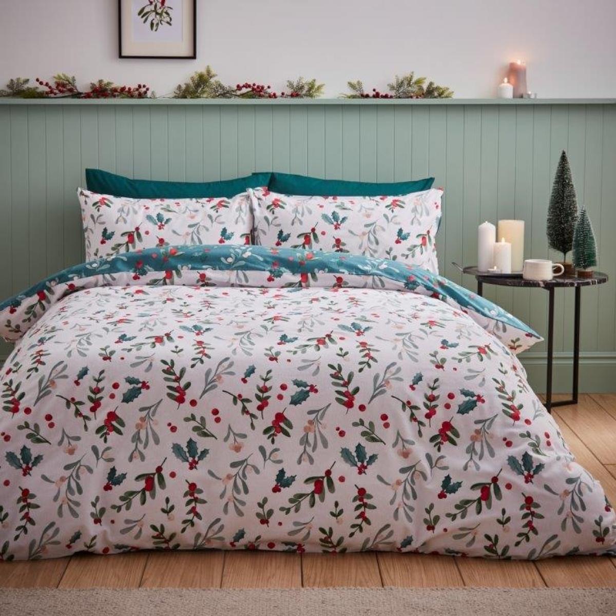 Catherine Lansfield Brushed Cotton Christmas Holly and Mistletoe Duvet Set - King In White – image 1