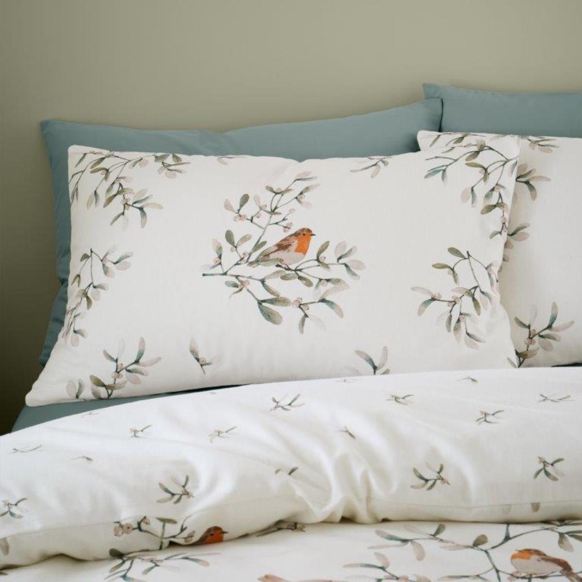 Catherine Lansfield Mistletoe Robins Brushed Cotton Duvet Set - Double In White – image 2