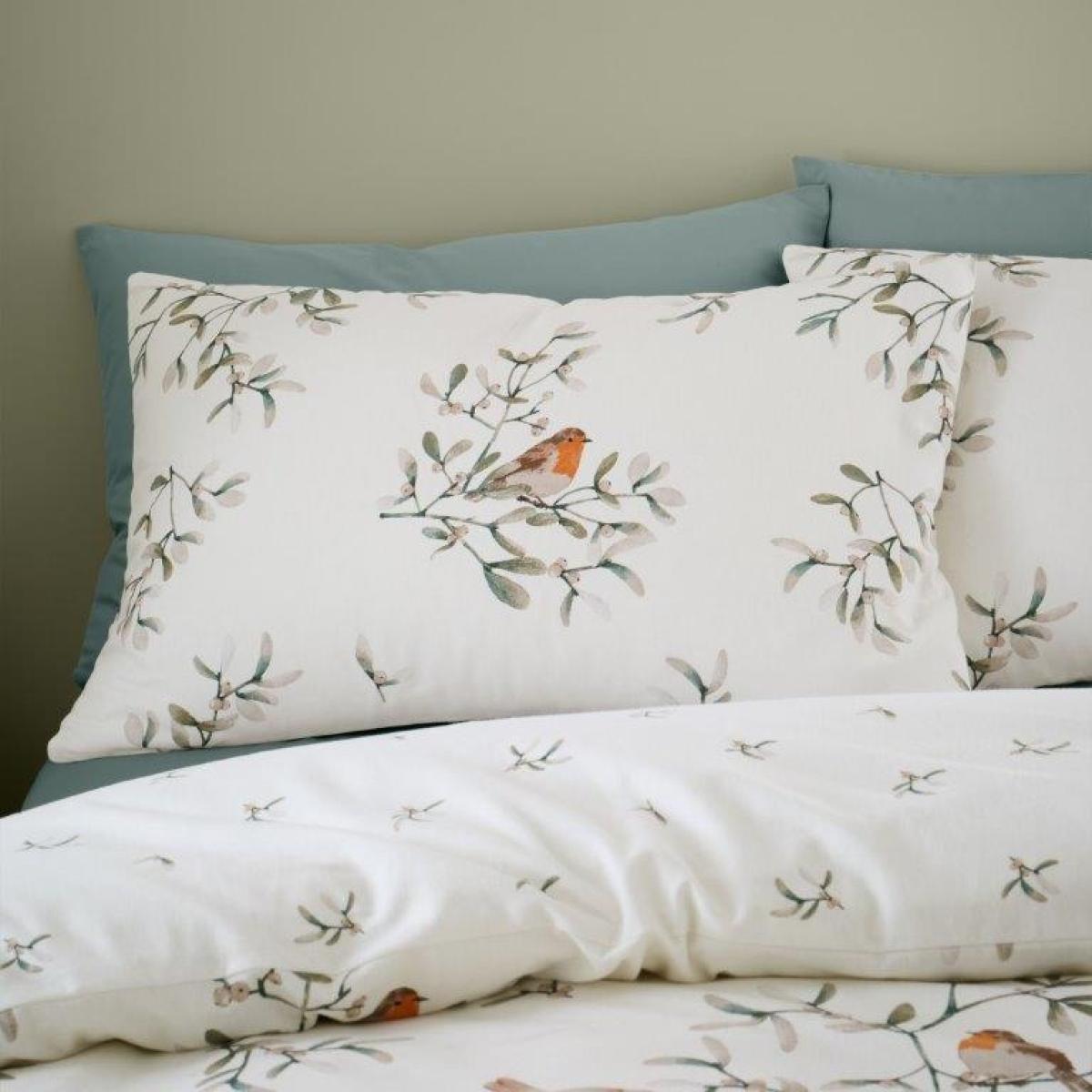 Catherine Lansfield Snowy Penguin Brushed Cotton Duvet Set - King In White – image 2