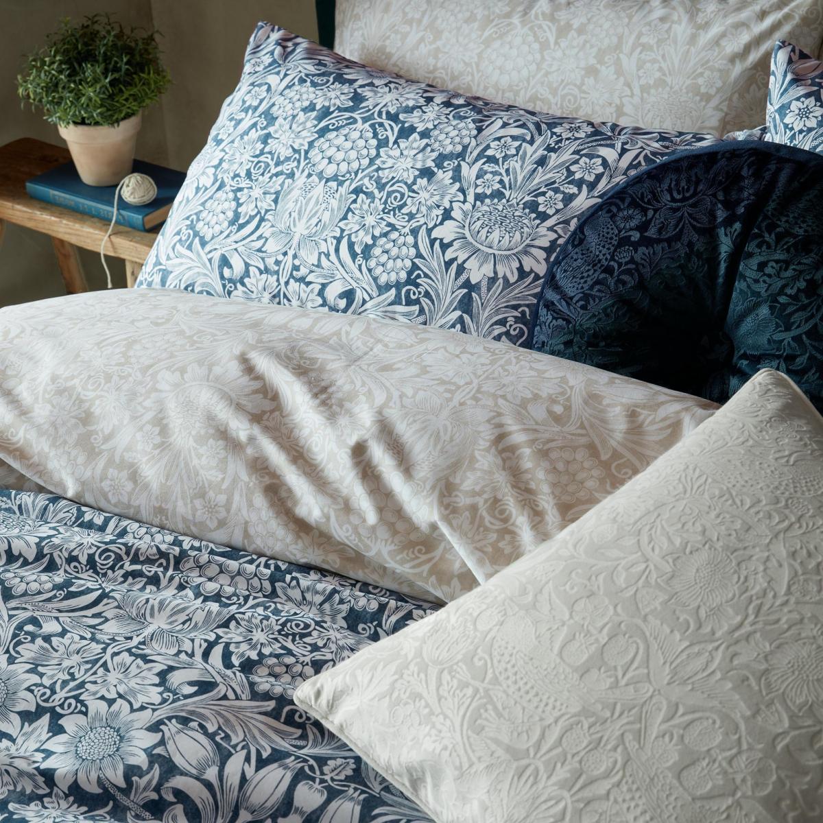 William Morris At Home Sunflower Duvet Set - Ink - Double In Blue – image 8