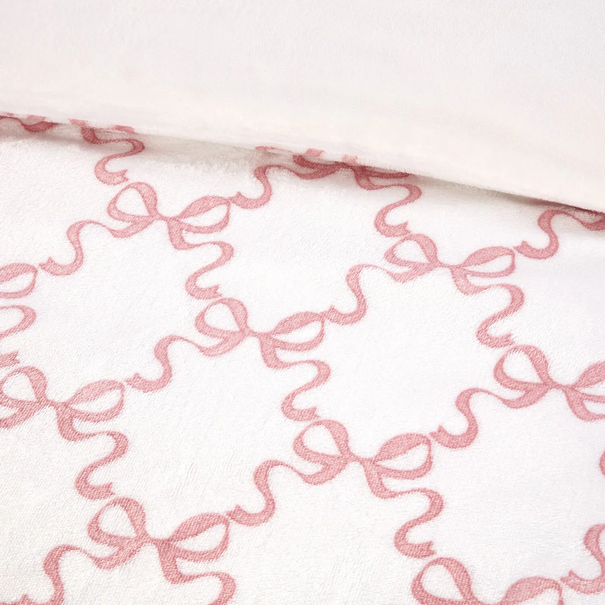 Bow Trellis Fleece Duvet Set - Blush / Single – image 4