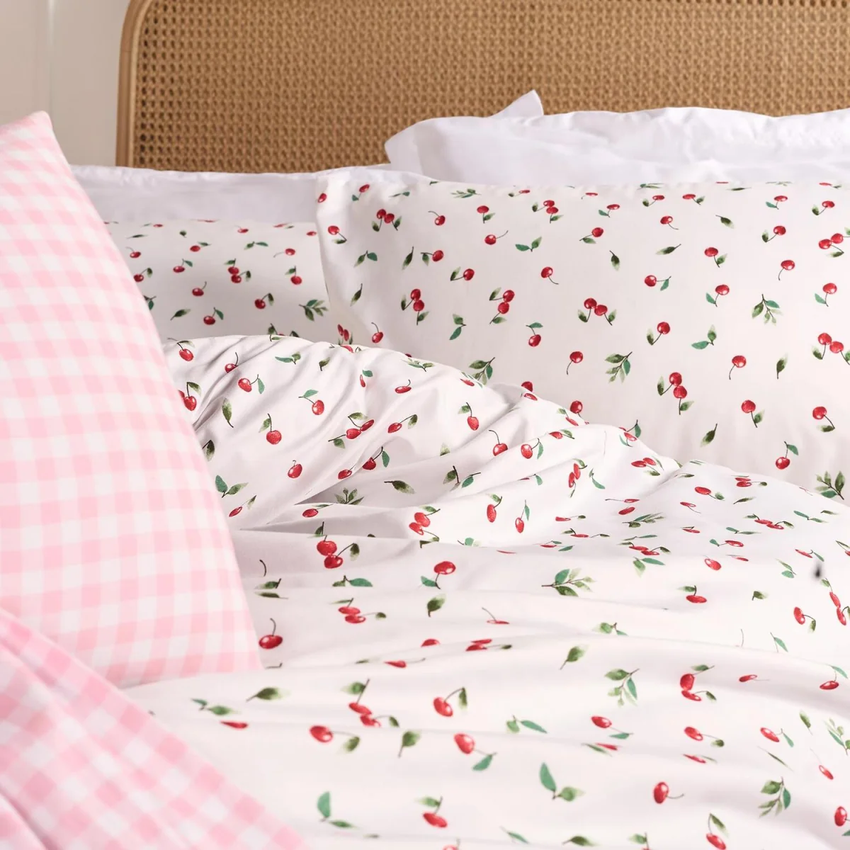 OHS Ditsy Cherry Duvet Set - White/Red / 0.99kg – image 4