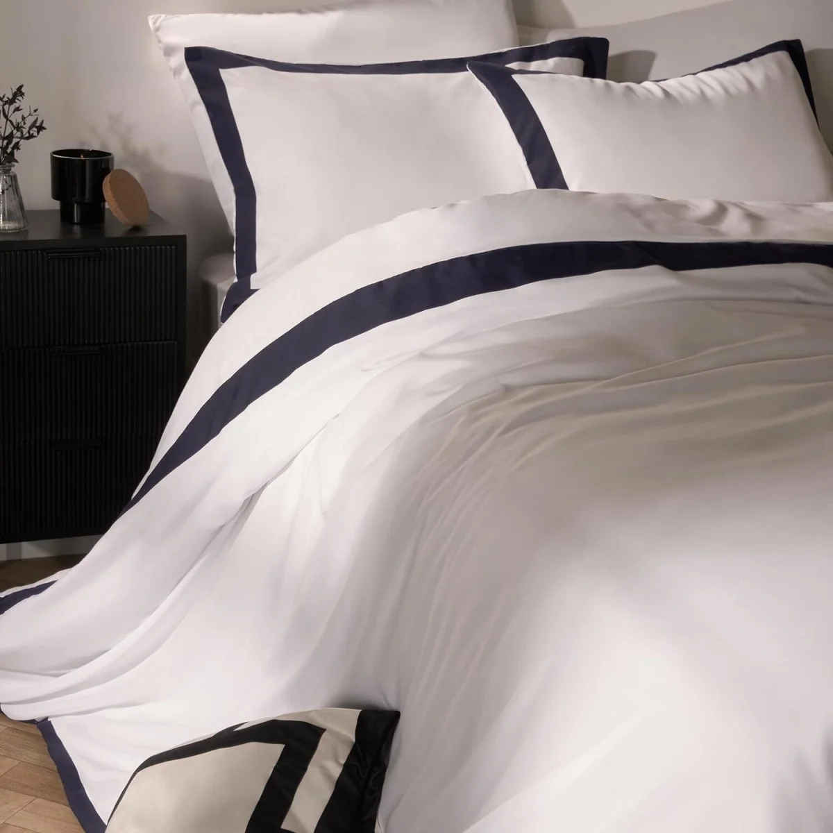 OHS Contrast Border Duvet Cover Set - White/Navy / 1.1kg / Quilt Cover – image 4