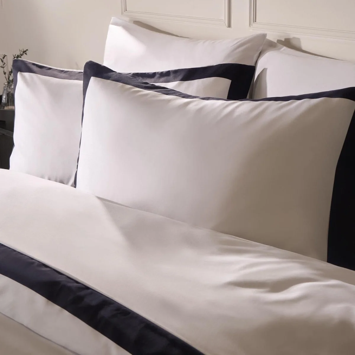 OHS Contrast Border Duvet Cover Set - White/Navy / 1.1kg / Quilt Cover – image 5