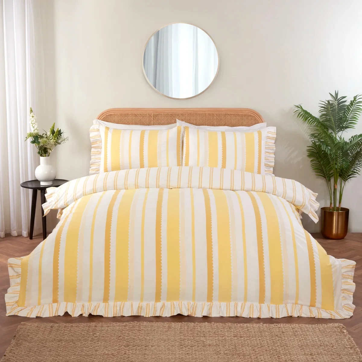 Maya Stripe Polycotton Reversible Duvet Cover Set with Pillowcase - Yellow / King – image 4