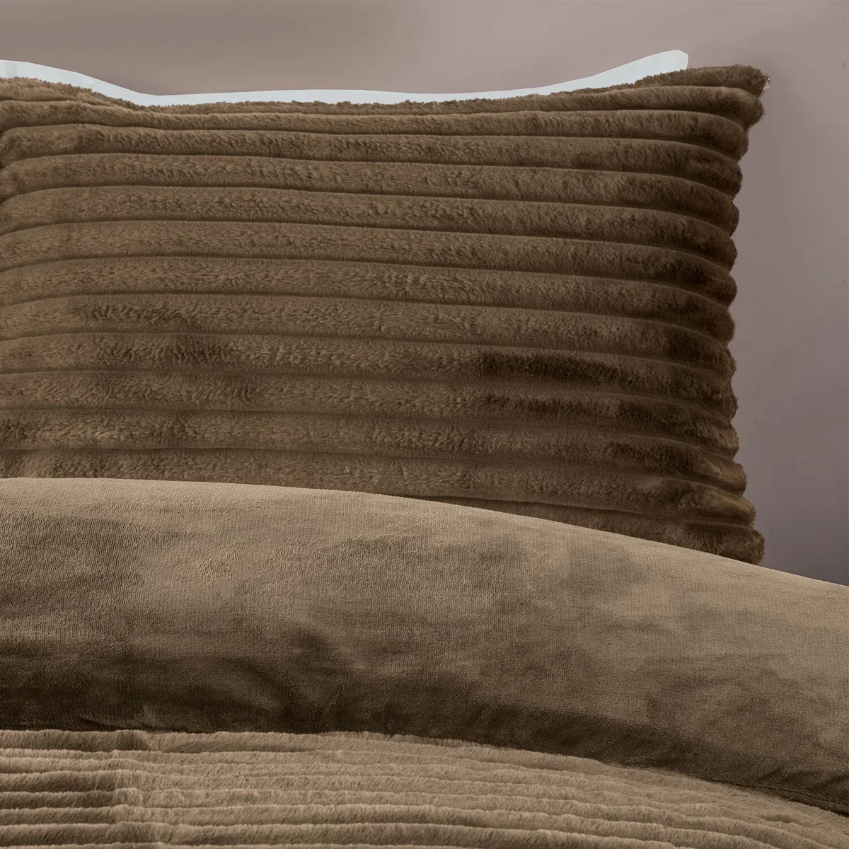 Colorado Faux Fur Duvet Set - Mocha / King – image 1