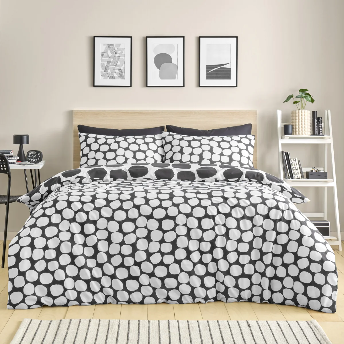 Polka Dots Bedding Set - Monochrome / King – image 3