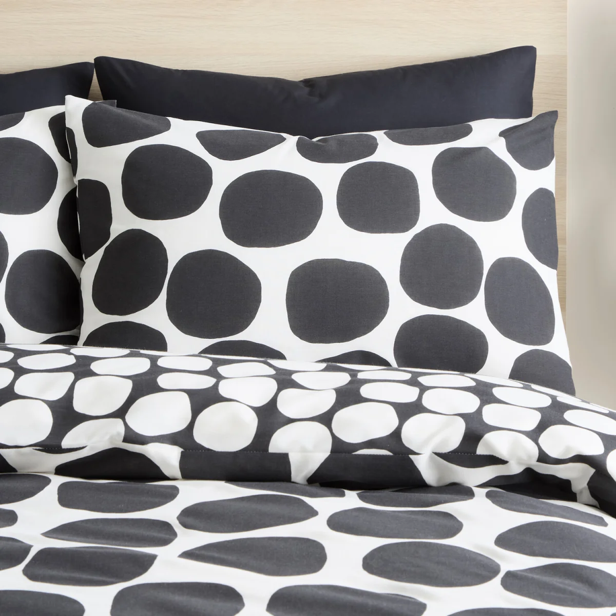 Polka Dots Bedding Set - Monochrome / King – image 6