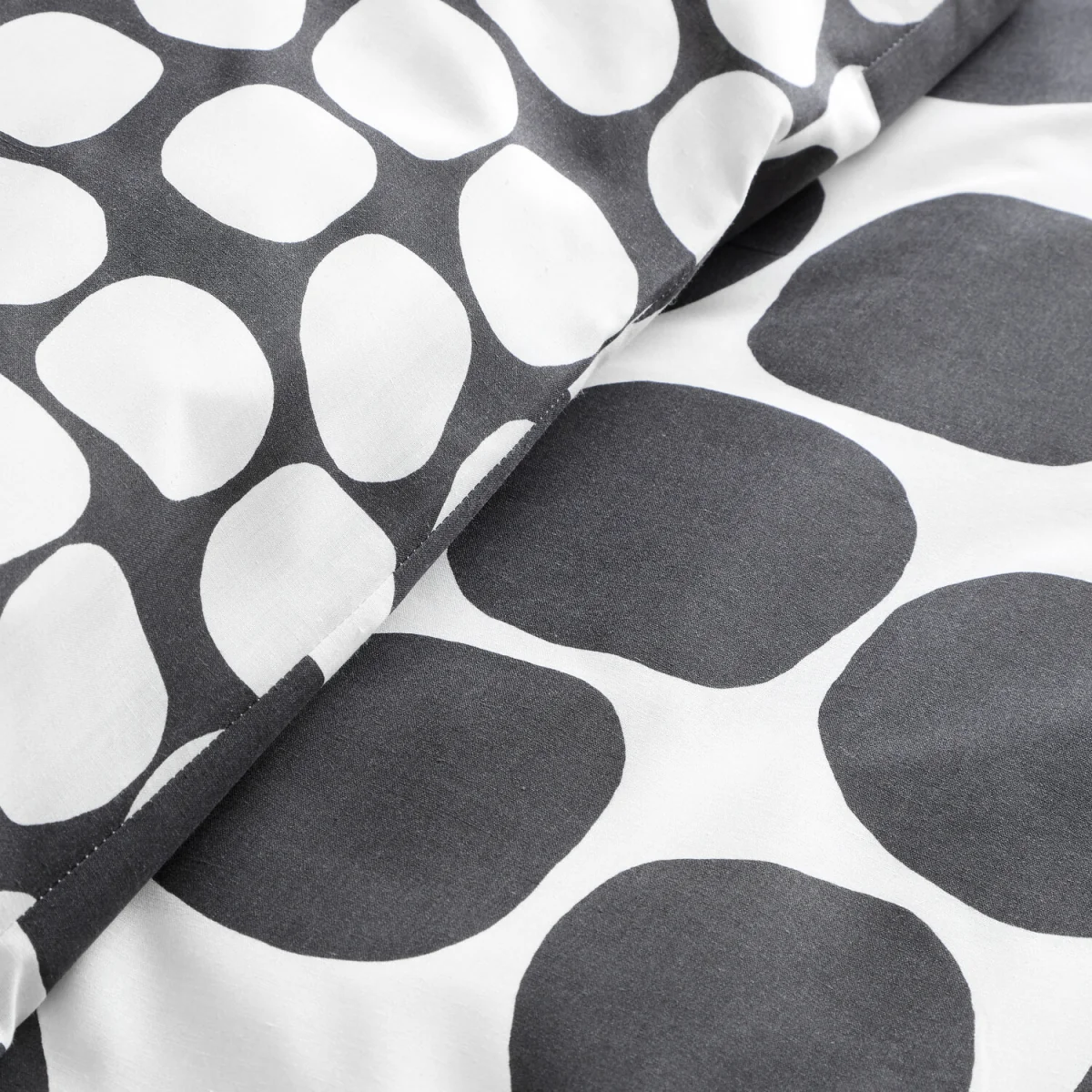 Polka Dots Bedding Set - Monochrome / King – image 1