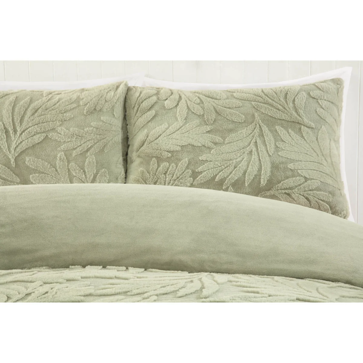 Embossed Leaves Faux Fur Duvet Set - Sage / King – image 4
