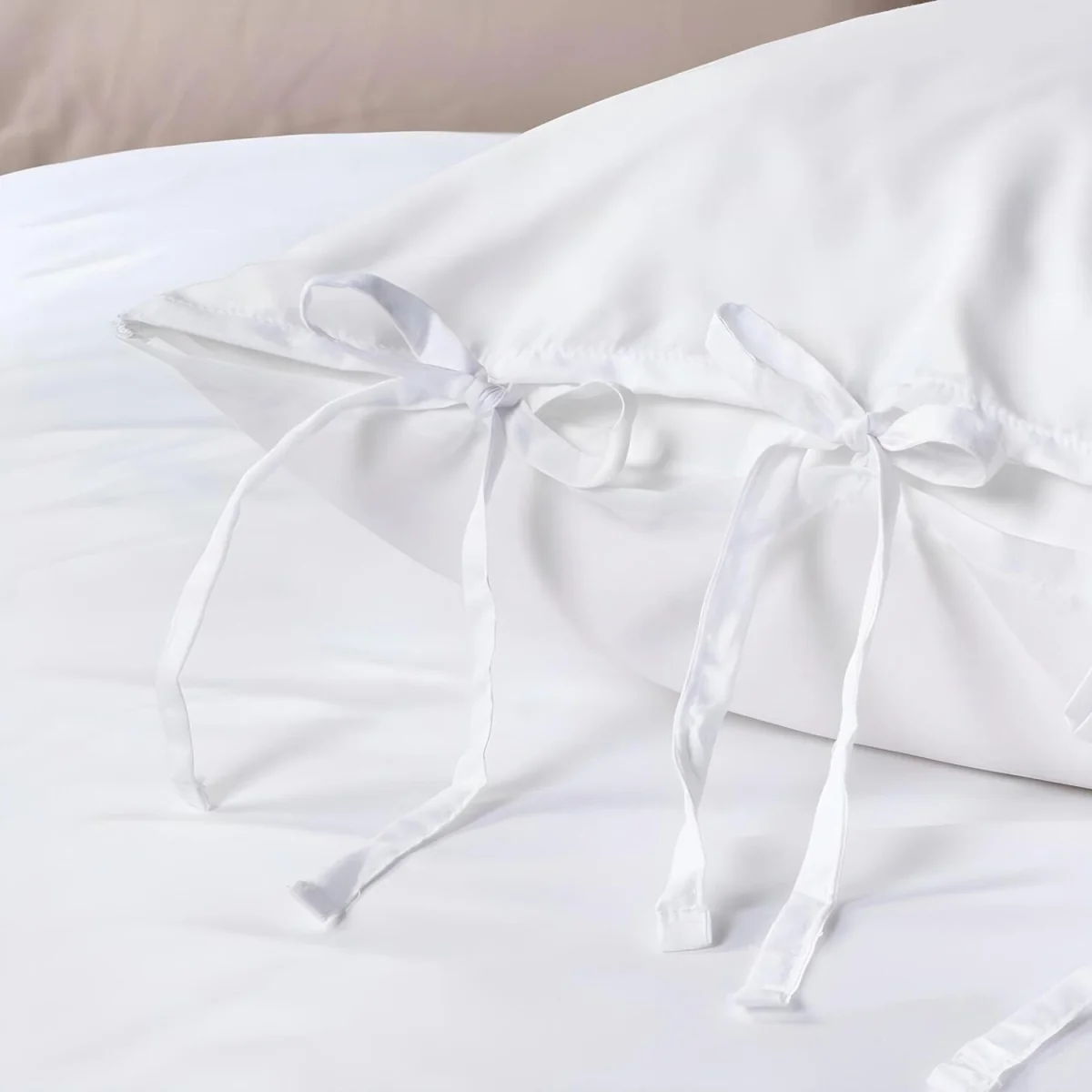 OHS Bow Tie Plain Dye Duvet Set - White / 0.94kg – image 3